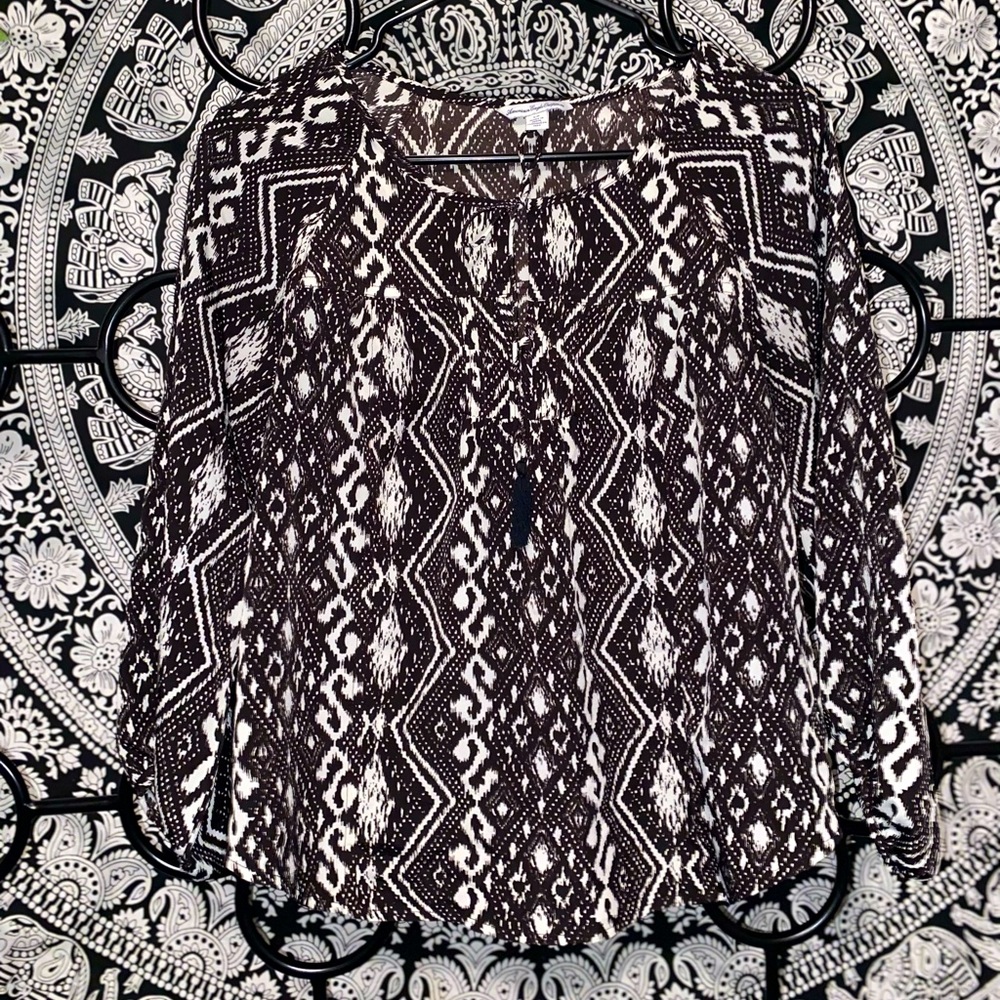 Brown and white American Eagle women’s tie front blouse